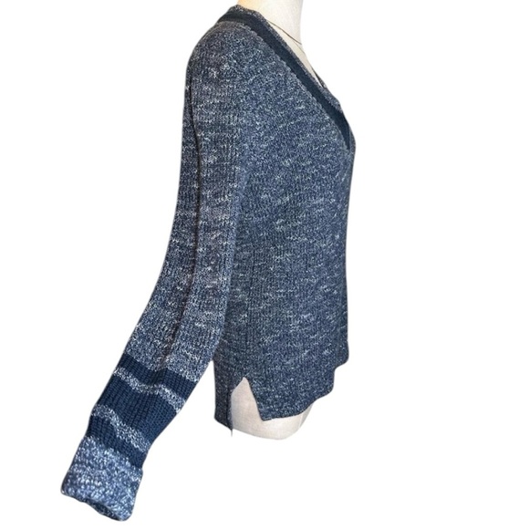 Tommy Hilfiger Blue V-Neck Pullover Hi-Lo Sweater NWOT - Picture 4 of 4